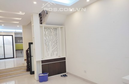 Bán Nhà 4 tầng Gia Thượng, Ngọc Thụy, Long Biên, 56m2, Giá 5.7 Tỷ